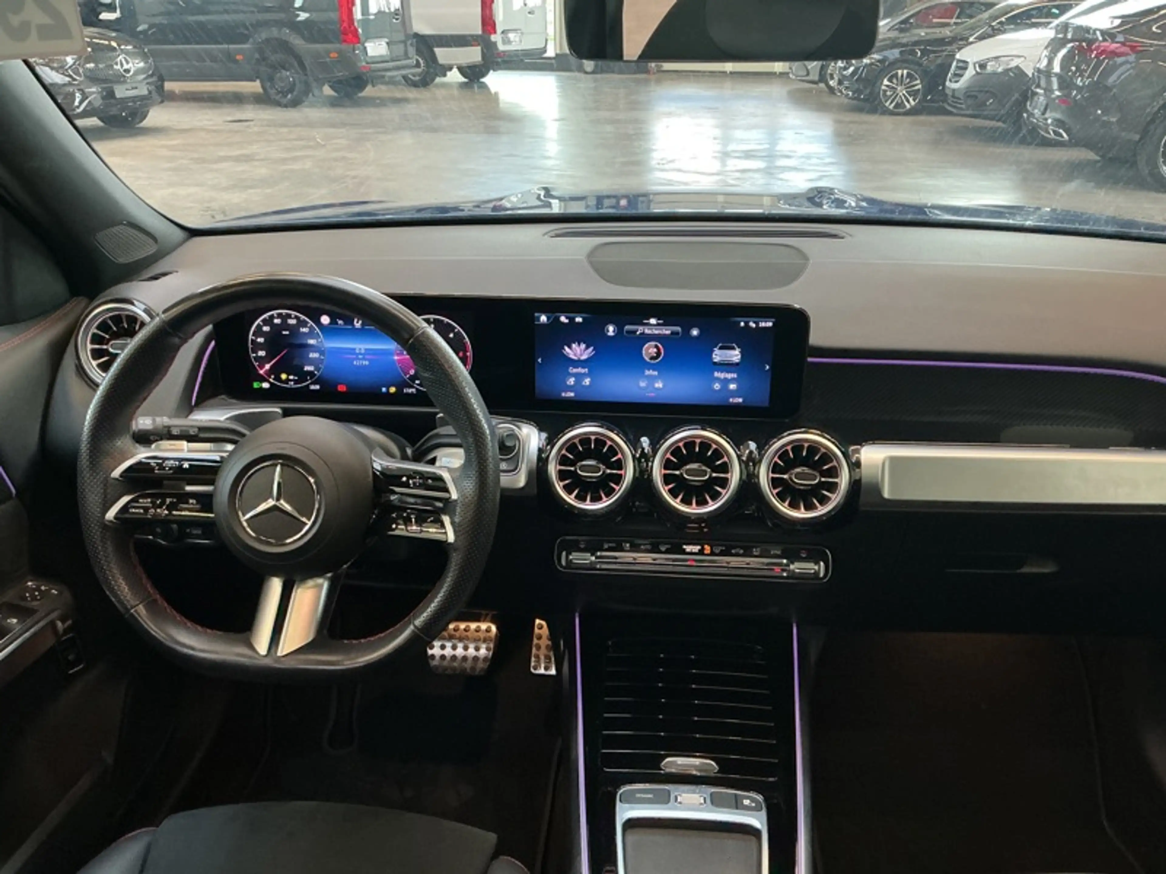 Mercedes-Benz GLB 180 d AMG Pack Night Pano 7 places — photo 10
