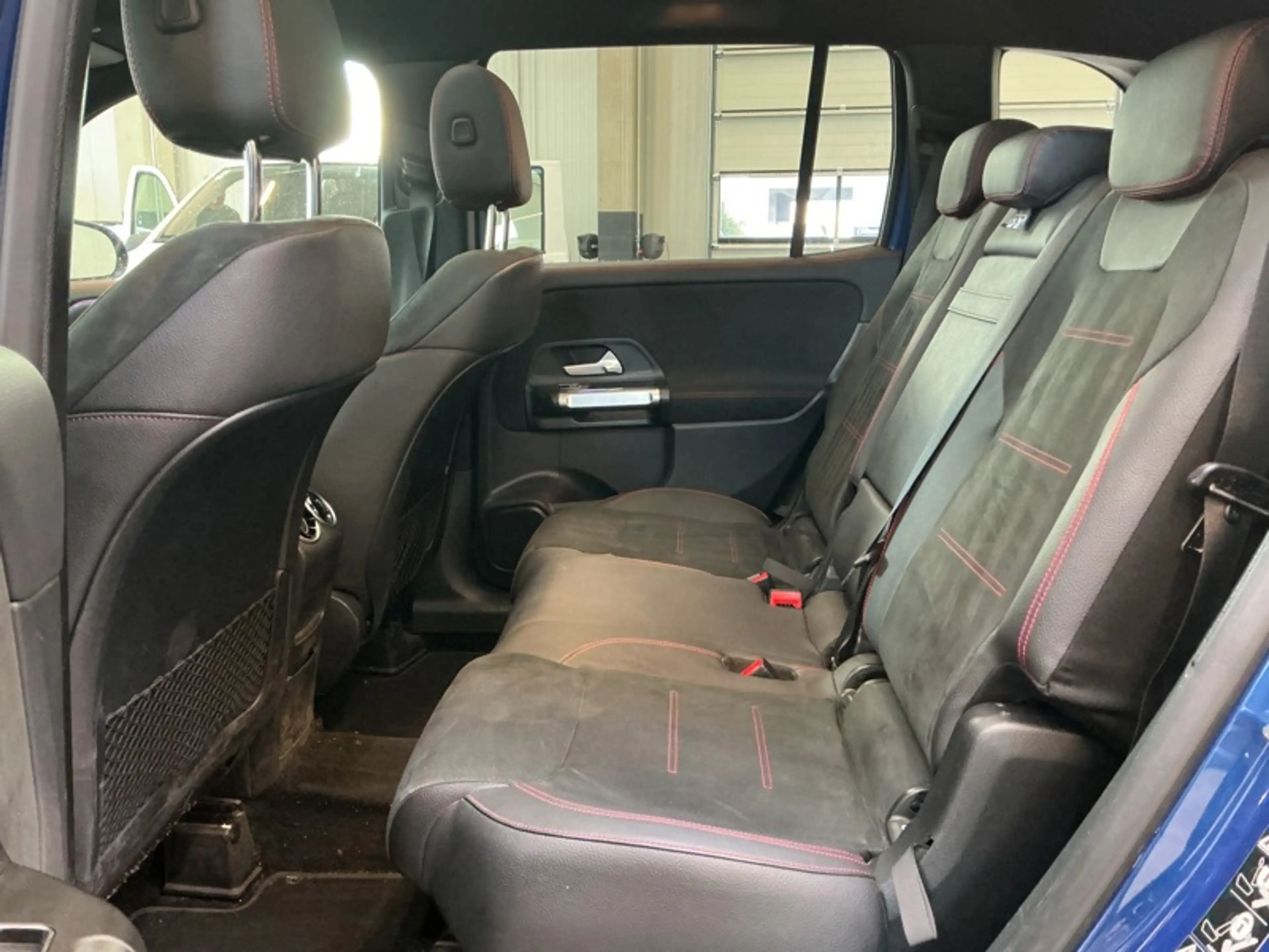 Mercedes-Benz GLB 180 d AMG Pack Night Pano 7 places — photo 11