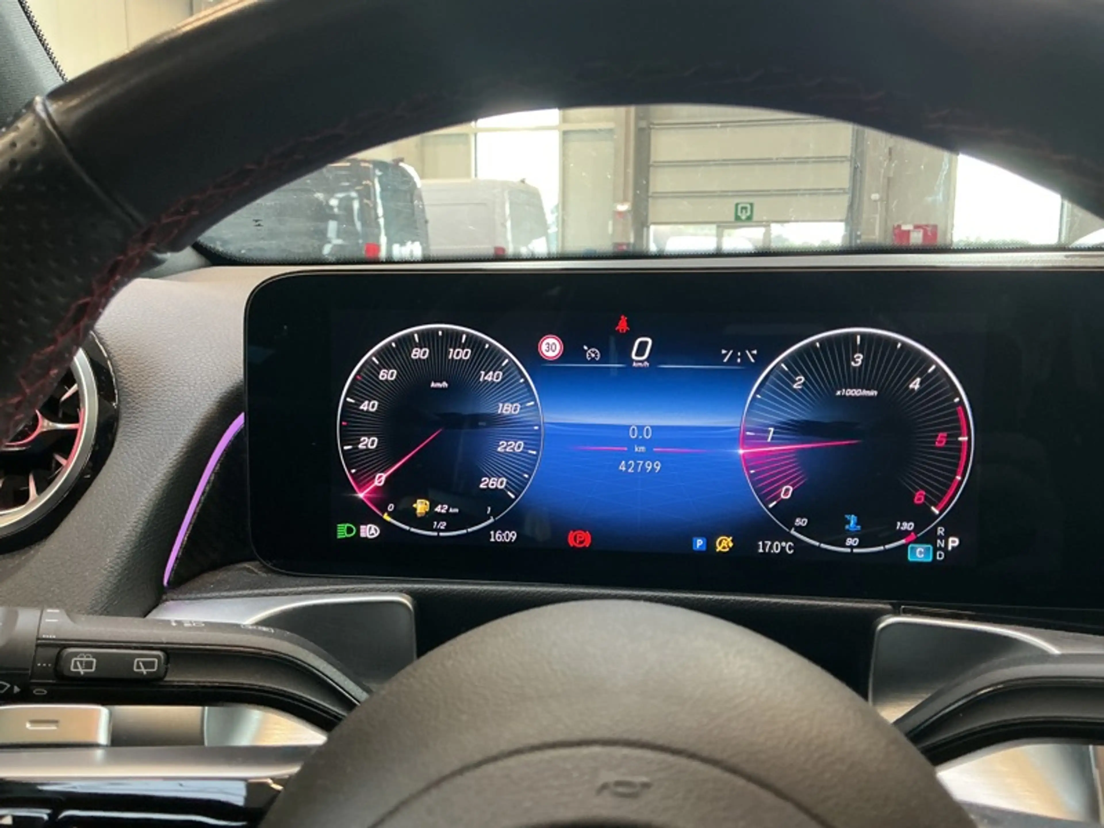 Mercedes-Benz GLB 180 d AMG Pack Night Pano 7 places — photo 12