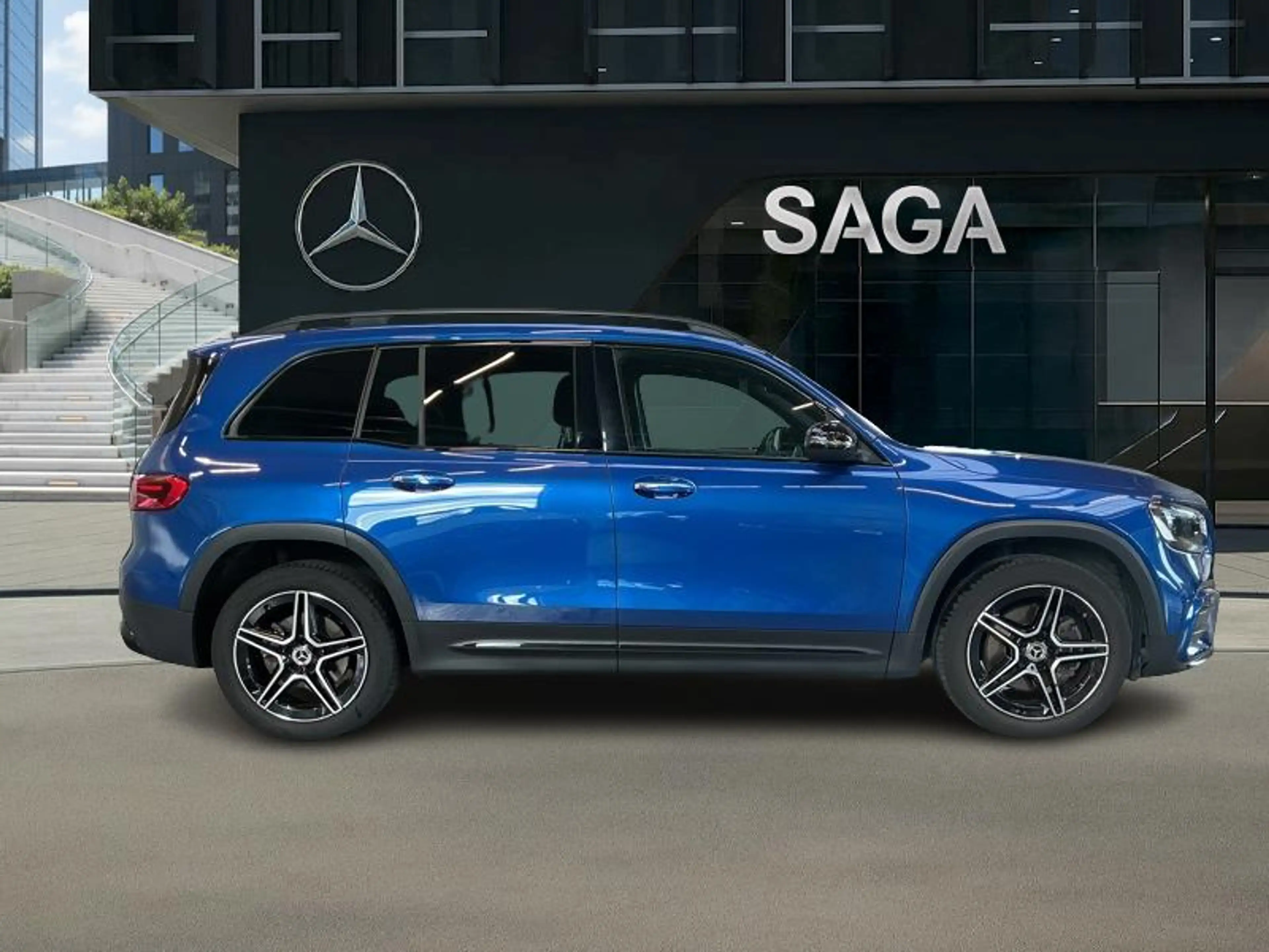 Mercedes-Benz GLB 180 d AMG Pack Night Pano 7 places — photo 6