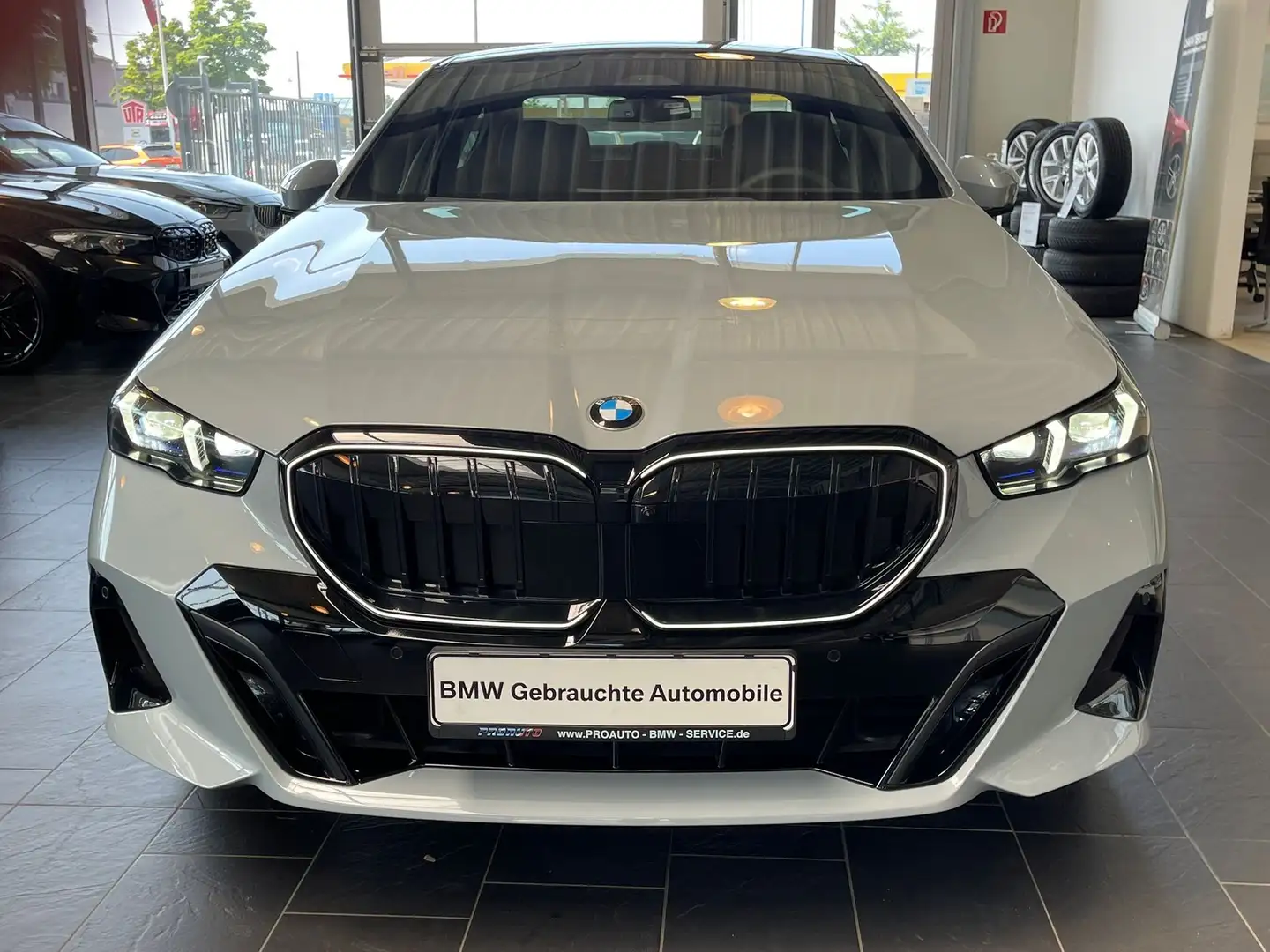 BMW 520 d M Sport Pro K.Zg/HUD/Pano/A-LED/360°Kam/H-K Gris - 2