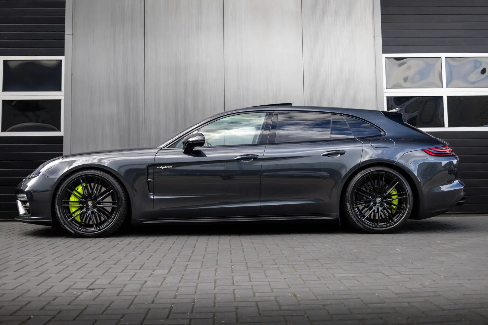 Porsche Panamera Sport Turismo 4.0 Turbo S 680 pk E-Hybrid Sport-Ch Grijs - 2