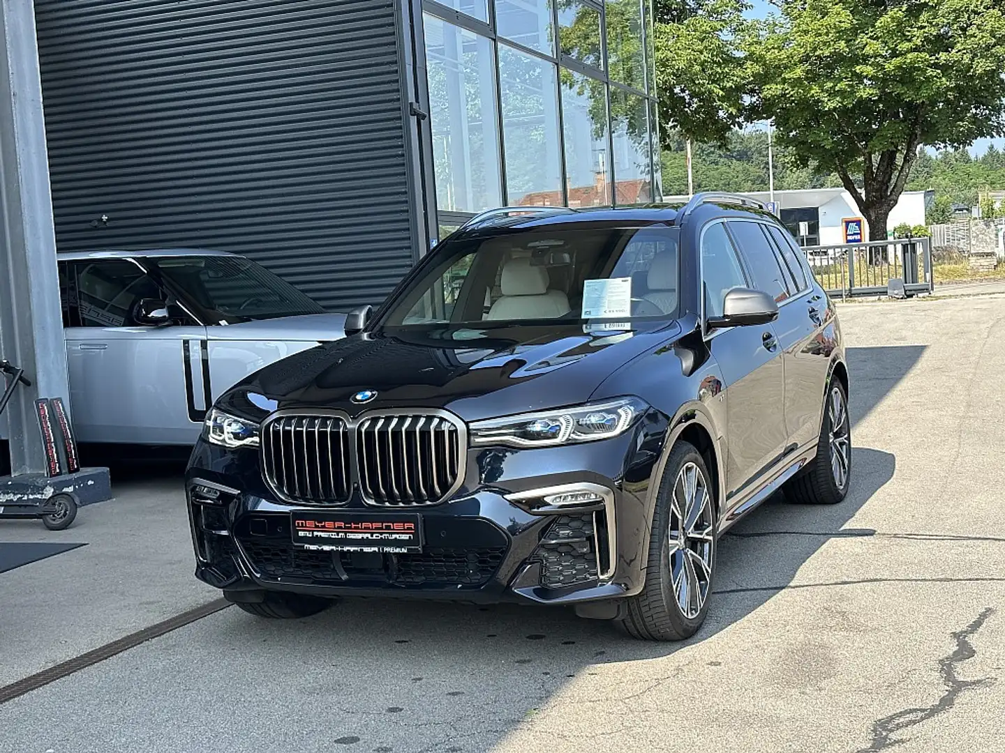BMW X7 M 50i Aut. Czarny - 2