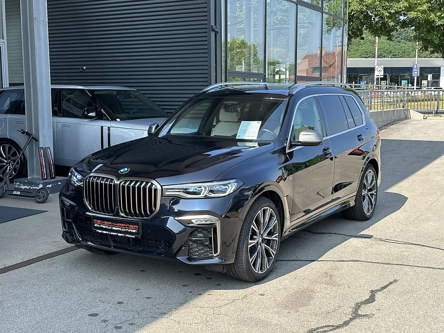 BMW X7 M 50i Aut. Czarny - 1