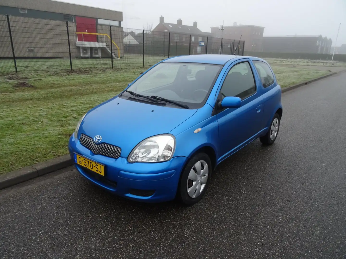 Toyota Yaris 1.0 VVT-i Idols Azul - 1