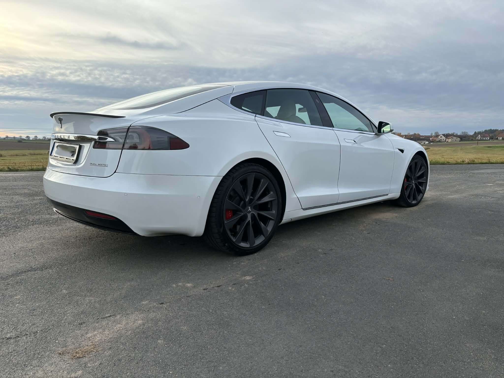 Second hand Tesla Model S electro