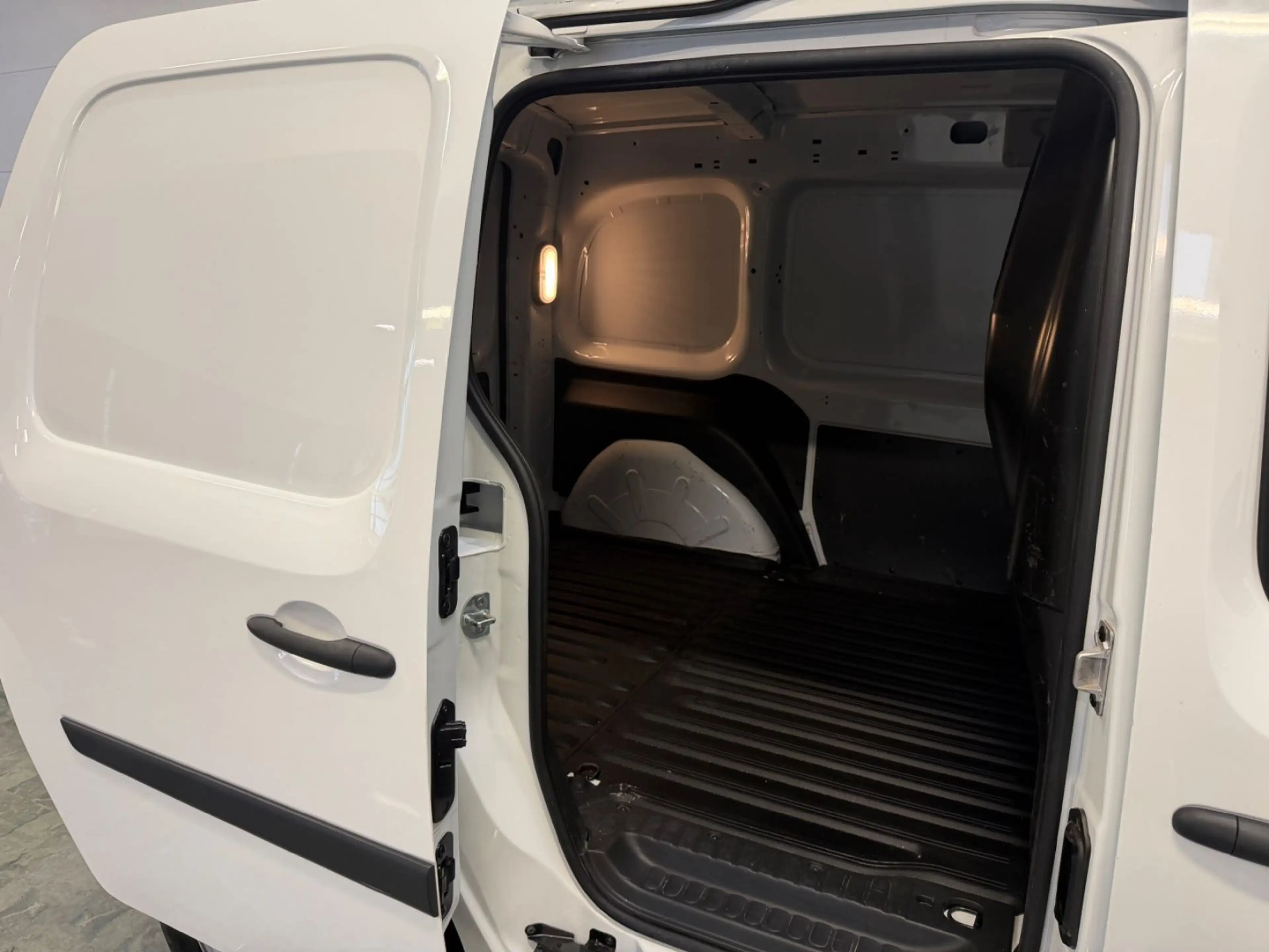 Renault Kangoo Rapid Extra*1.hd*PDC*Navi*Klima — photo 15