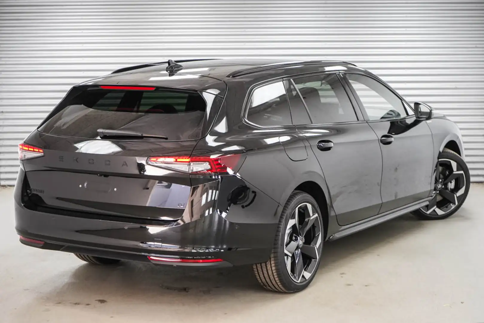 Skoda Superb Kombi 1,5 TSI iV DSG Plug-in-Hybrid -LAG. Schwarz - 2