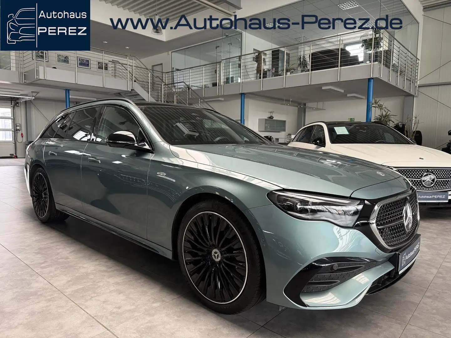 Mercedes-Benz E 300 T de AMG PREMIUM PANO-DISTRONIC-NIGHT-AHK Zilver - 1