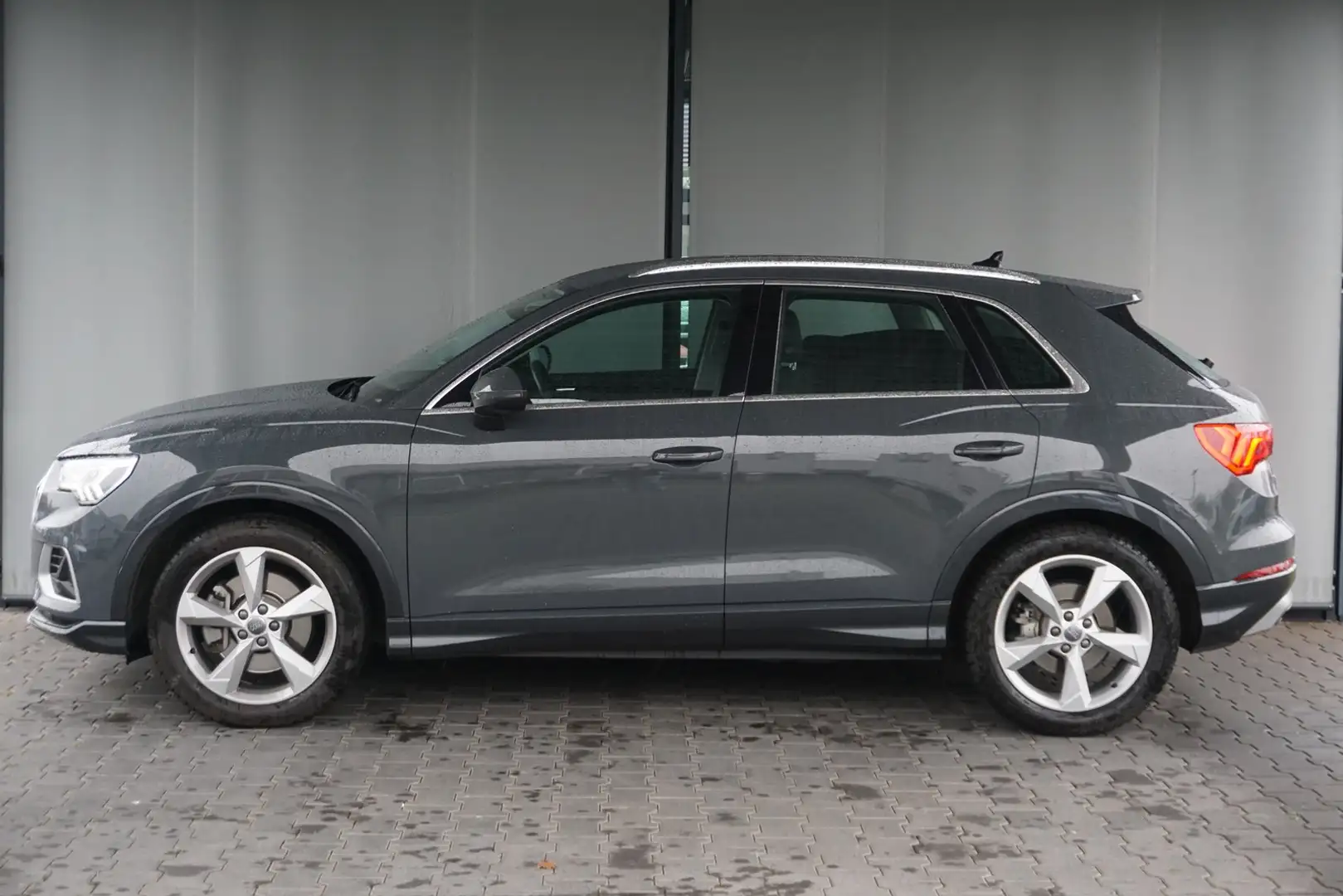 Audi Q3 40 TFSi quattro S tronic advanced LED Navi Keyl Grijs - 2