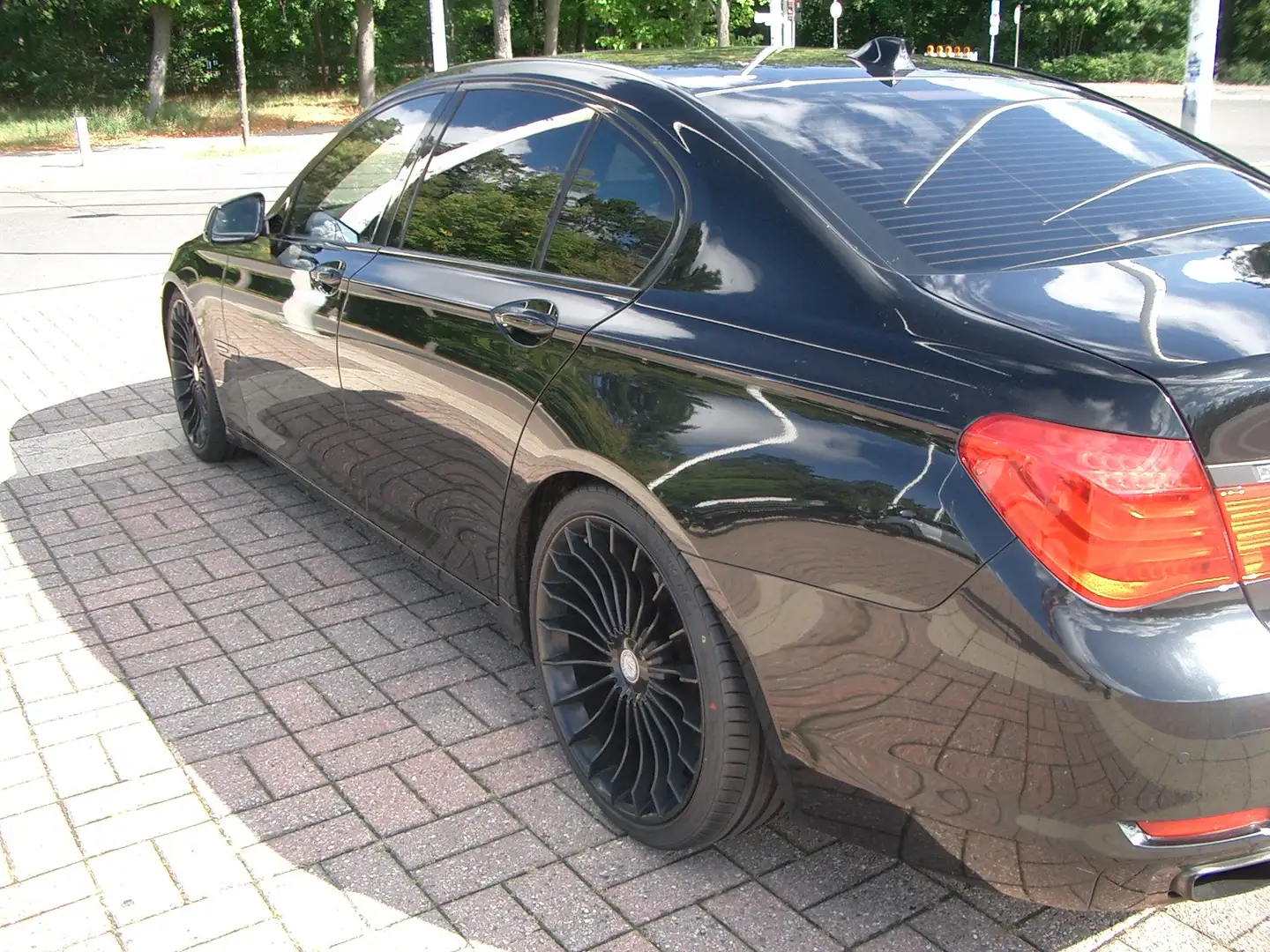 BMW 750 750Li xDrive - 2