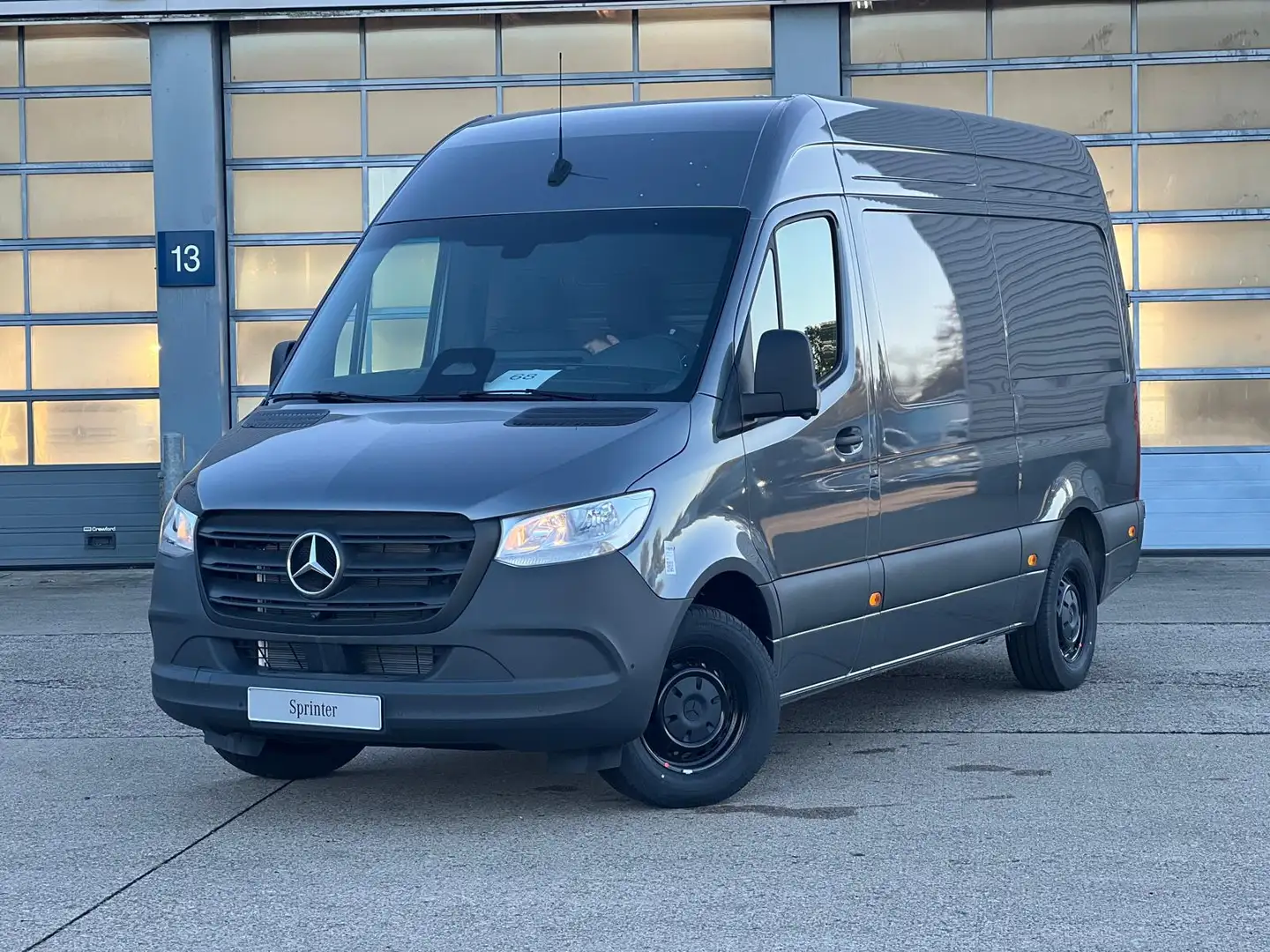 Mercedes-Benz Sprinter 317 CDI Panel Van L2 RWD PRO Grijs - 1