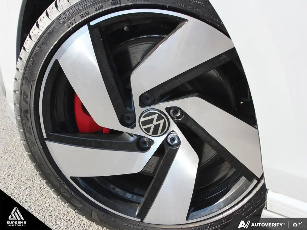 Volkswagen Golf GTI снимка Volkswagen Golf GTI