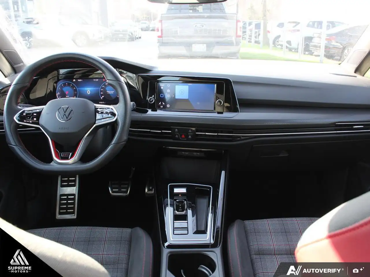 Volkswagen Golf GTI снимка Volkswagen Golf GTI