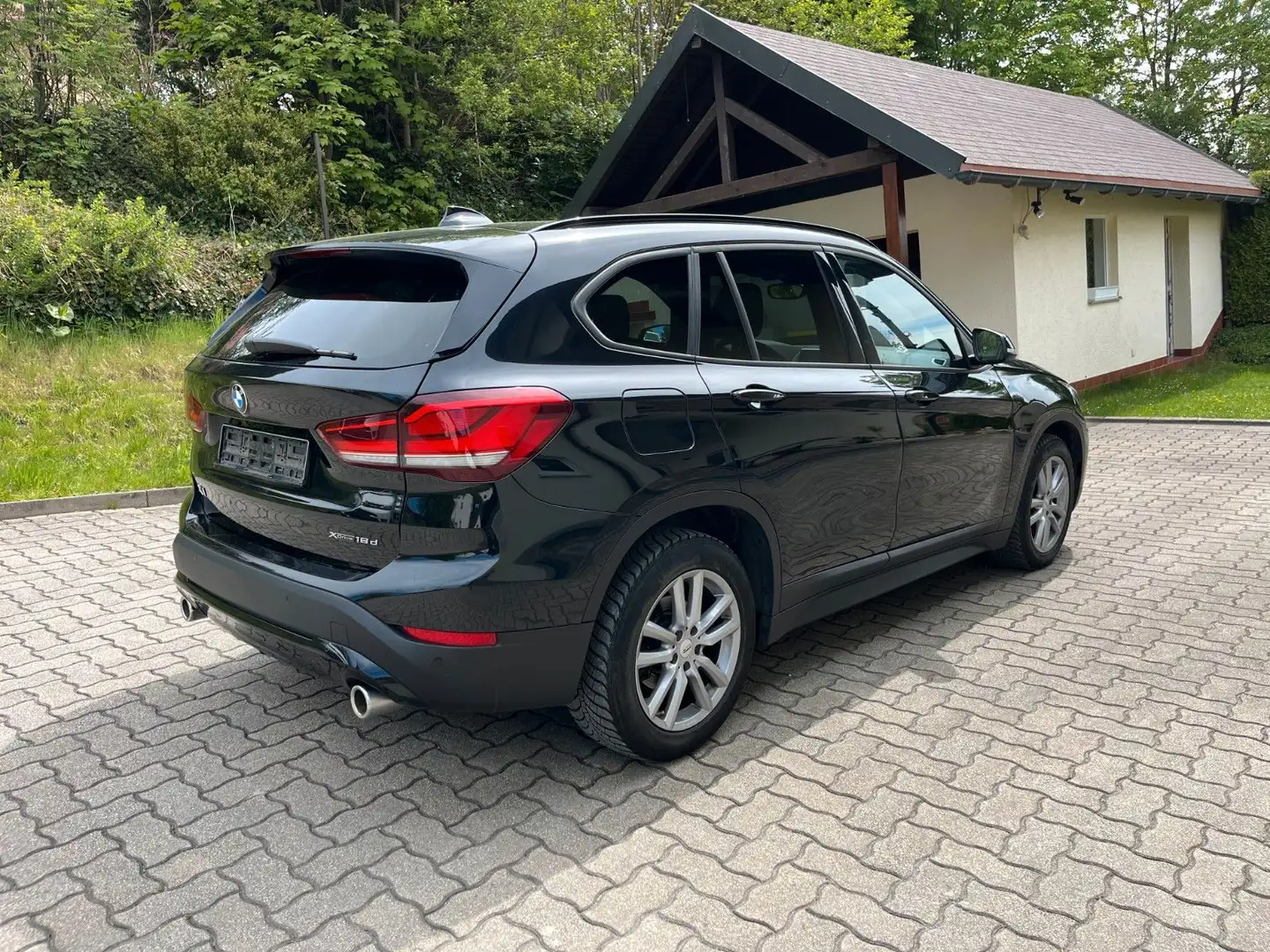 BMW X1 xDrive 18d Advantage -Navi, LED, AHK Noir - 2