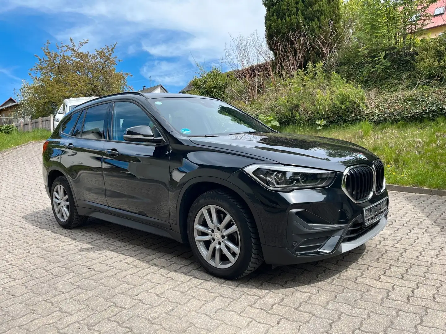 BMW X1 xDrive 18d Advantage -Navi, LED, AHK Noir - 1