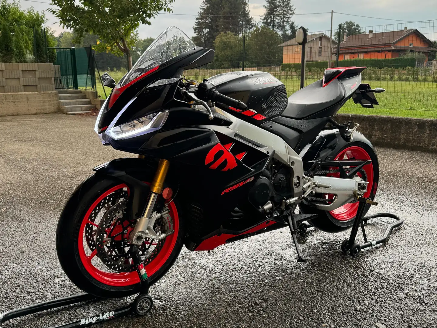 Aprilia RSV4 1100 Чёрный - 1