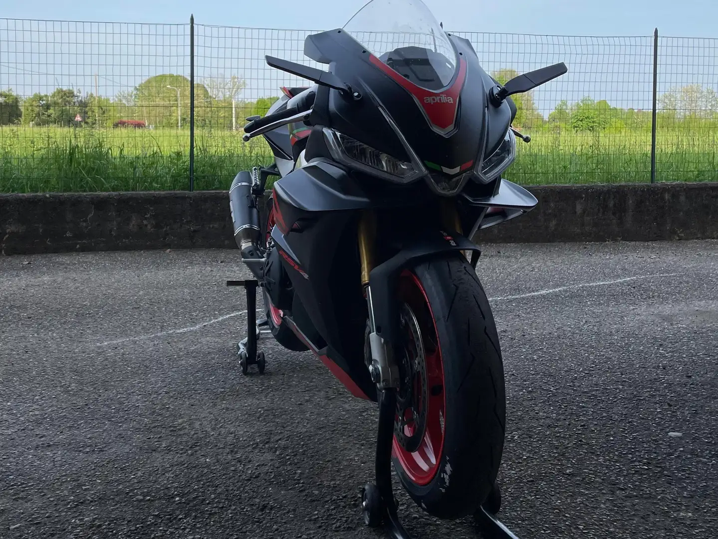 Aprilia RSV4 1100 Чёрный - 2