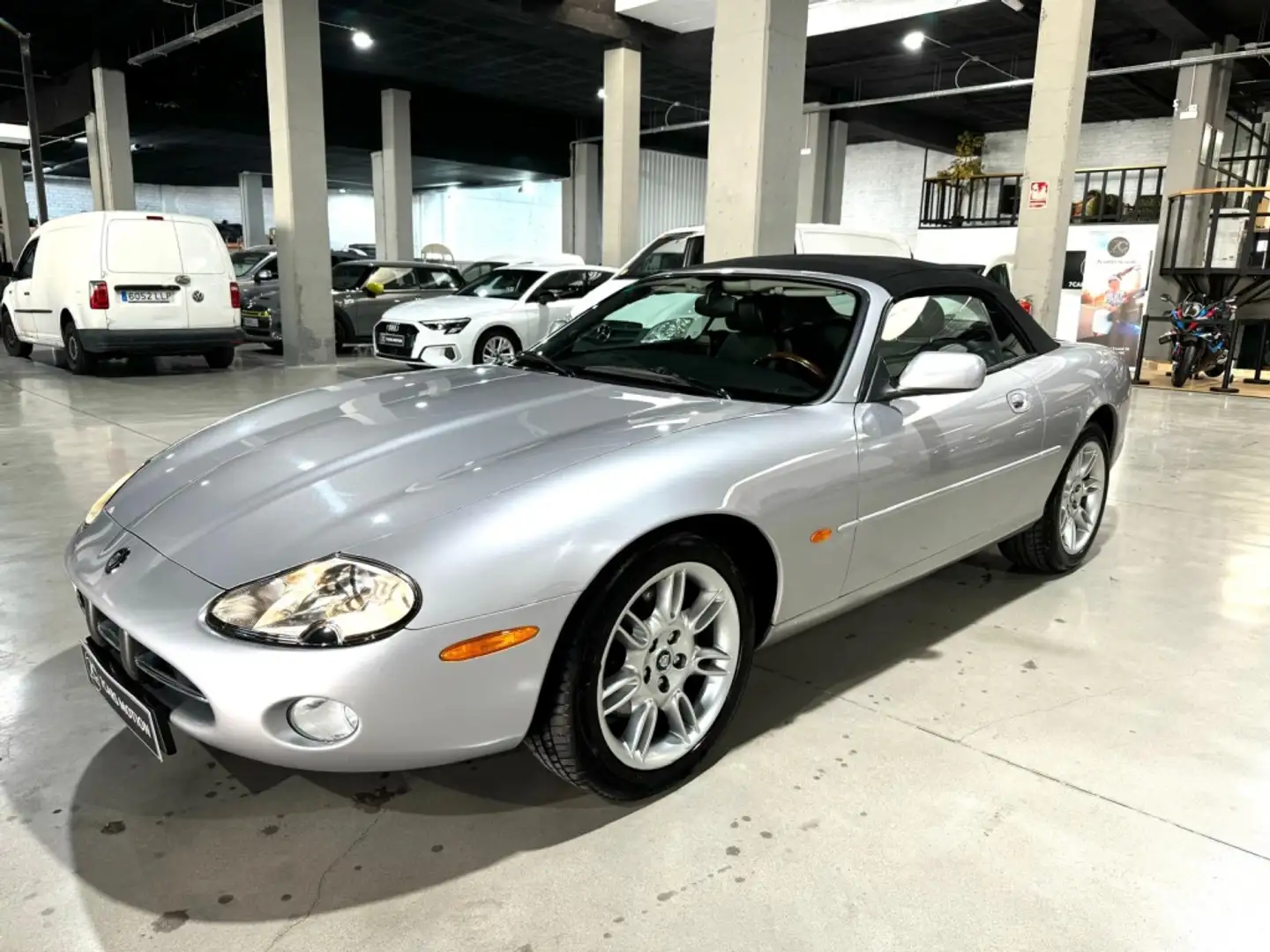 Jaguar XK XK8 Convertible 4.0 Aut. Gris - 2