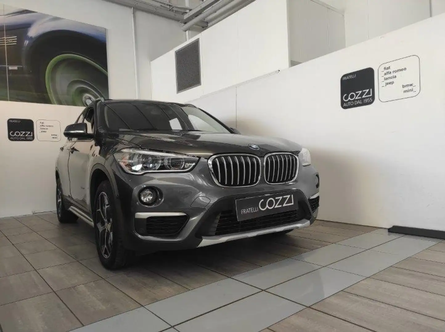 BMW X1 (F48) - X1 xDrive18d xLine Grijs - 1