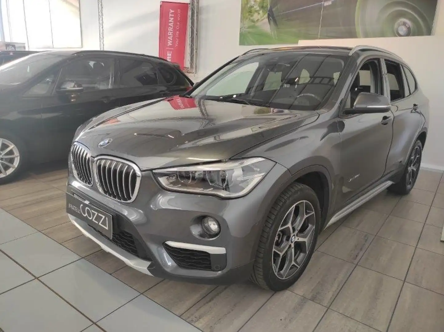 BMW X1 (F48) - X1 xDrive18d xLine Grijs - 2