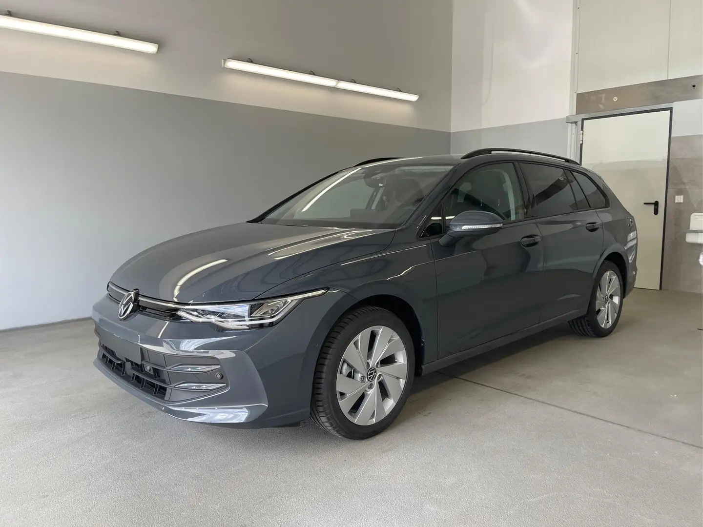 Volkswagen Golf Variant Facelift Life 150PS AHK+Navi 1.5 TSI 110kW / 150PS Grau - 1