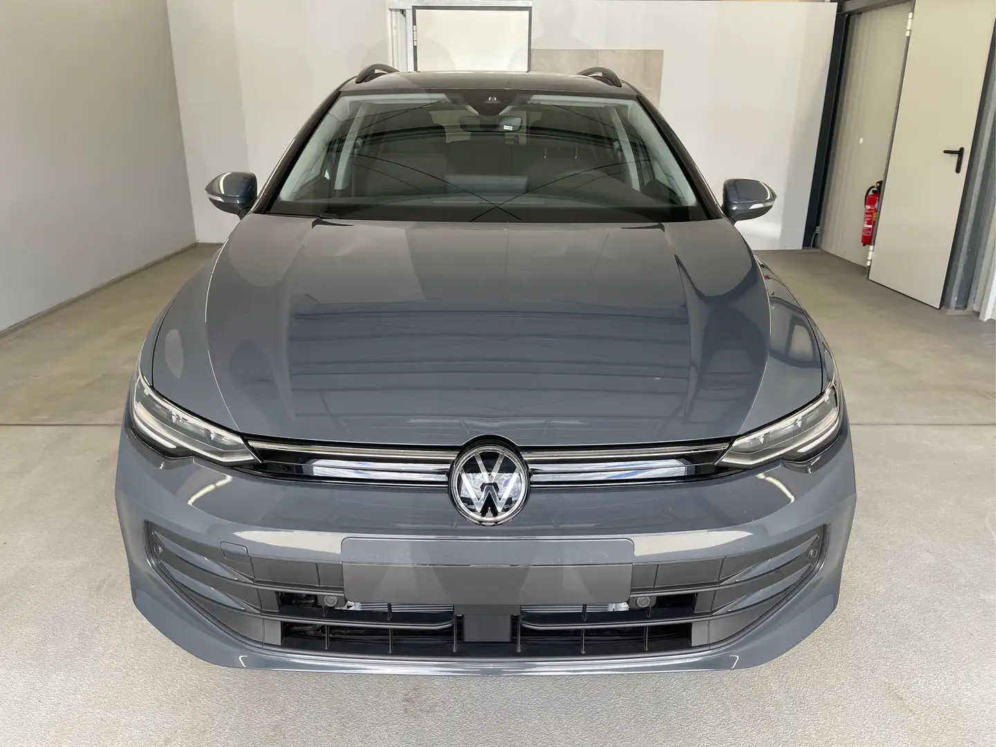 Volkswagen Golf Variant Facelift Life 150PS AHK+Navi 1.5 TSI 110kW / 150PS Grau - 2