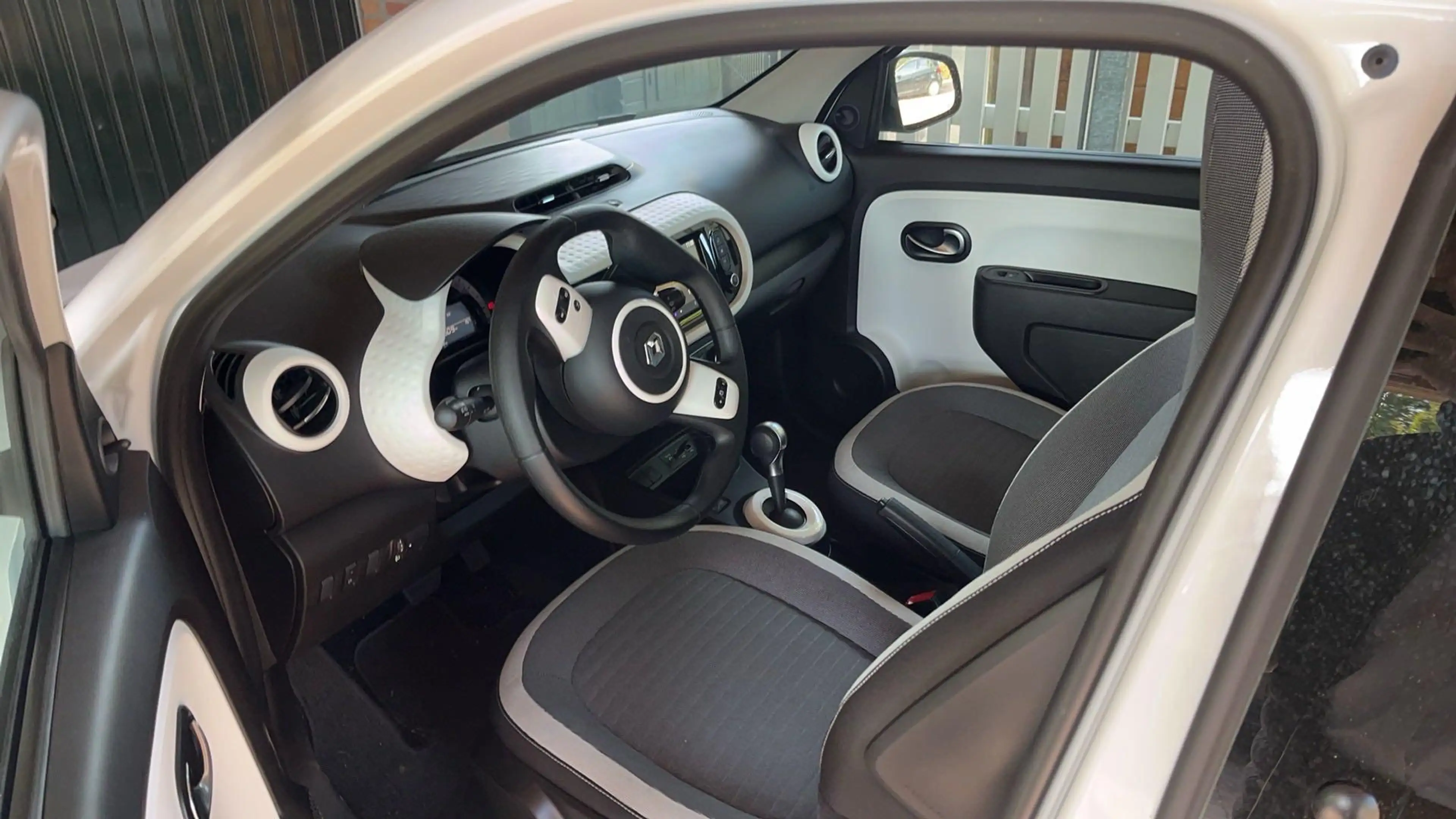 Renault Twingo Z.E. R80 Collection — photo 5