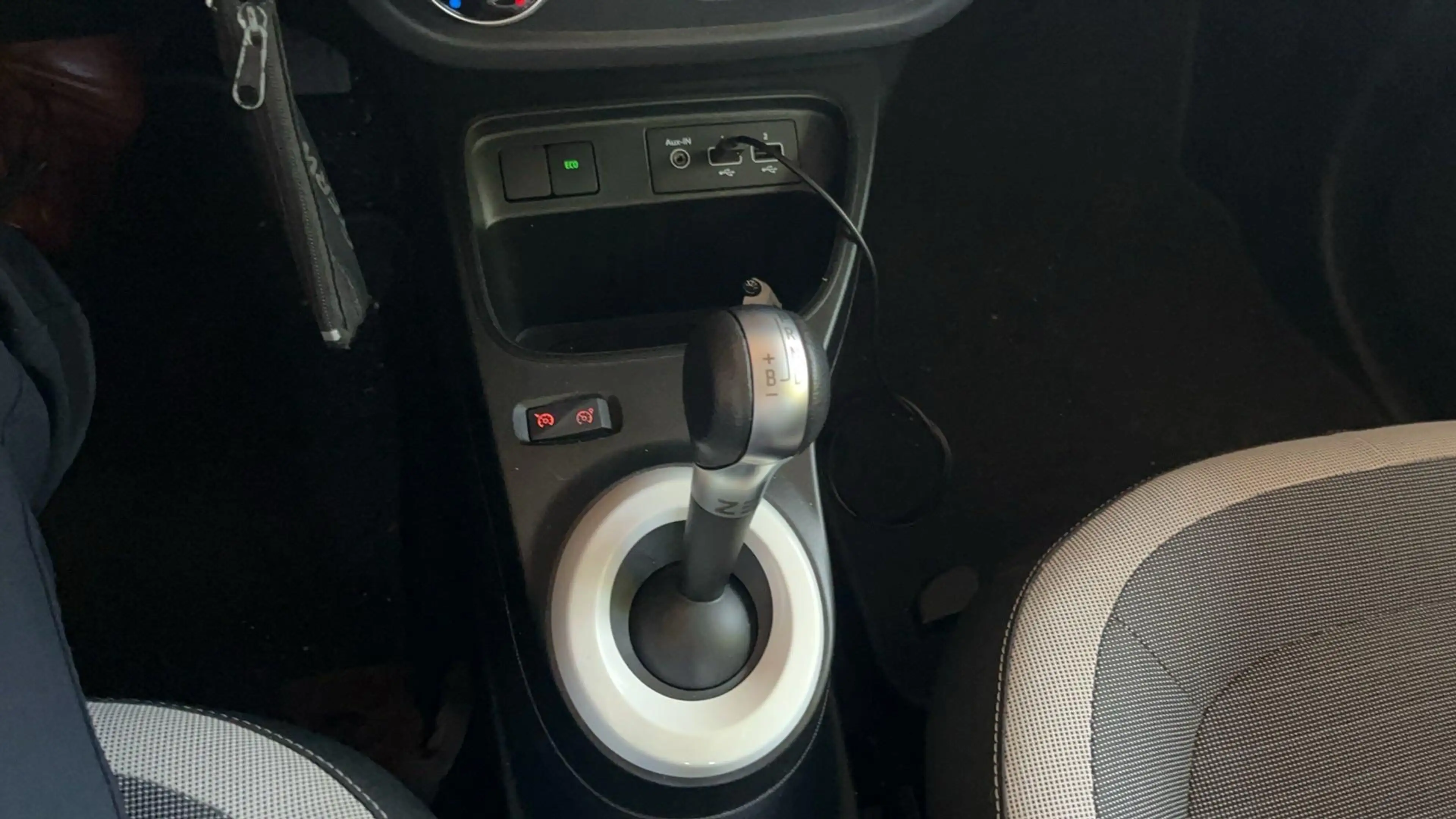 Renault Twingo Z.E. R80 Collection — photo 10