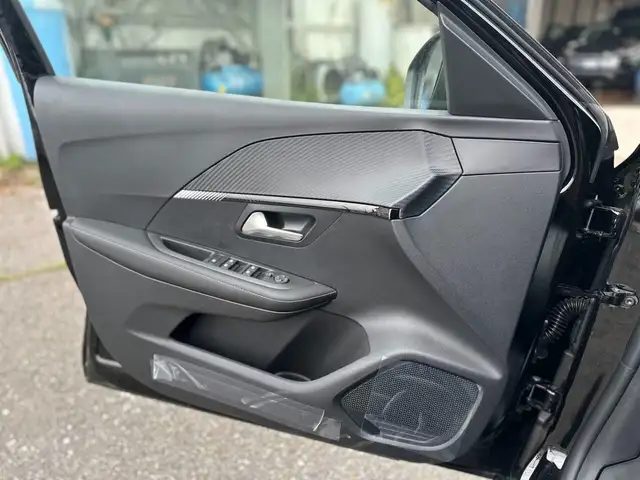 Peugeot 208 view 13