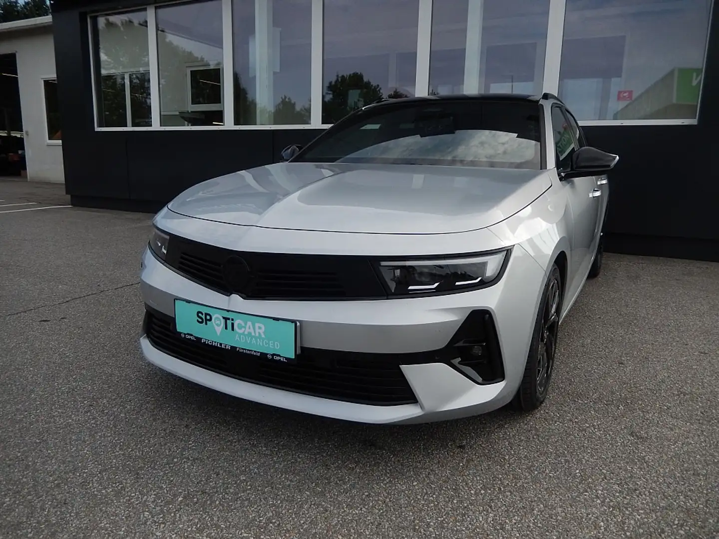 Opel Astra ST 1,2 Turbo GS Aut. Silber - 1