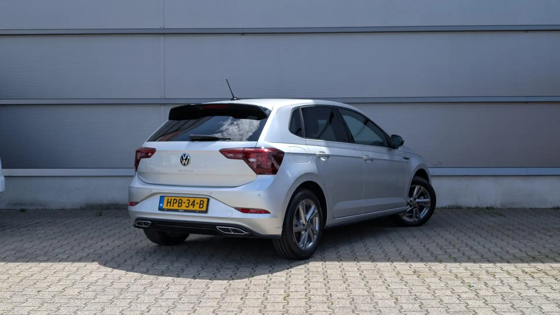 Volkswagen Polo 1.0 TSI 115pk R-Line DSG Camera | App connect | Cl Grijs - 2