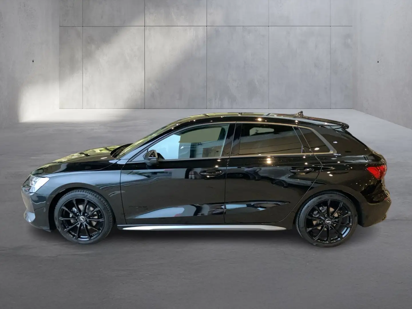 Audi A3 30 TFSI Schwarz - 2