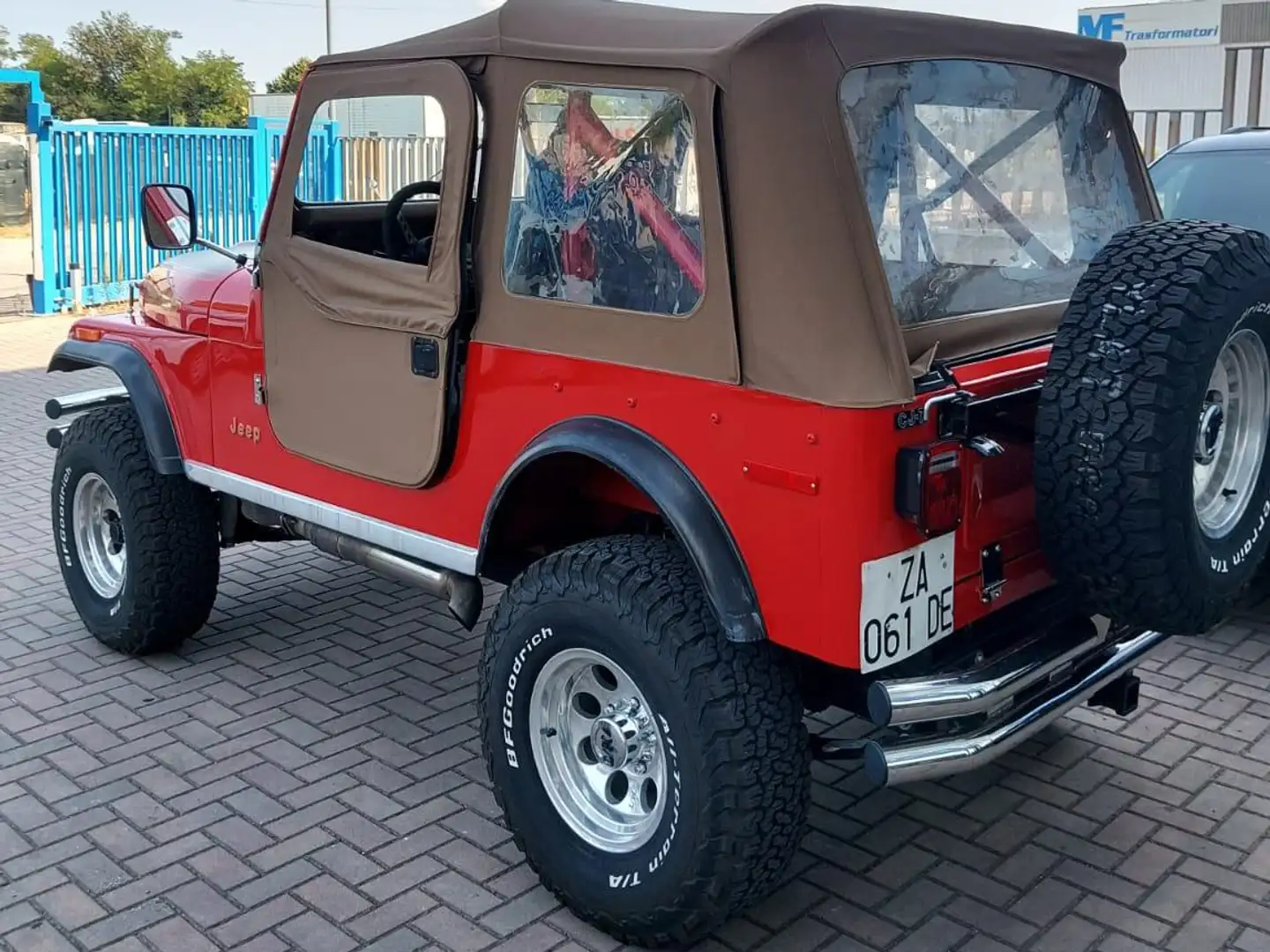 Jeep Renegade 50 V8 AMC 304 Rojo - 2