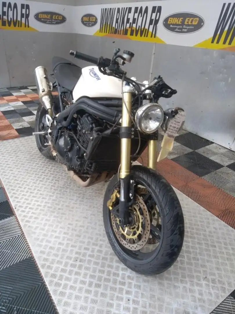 Triumph Speed Triple 1050 Alb - 2
