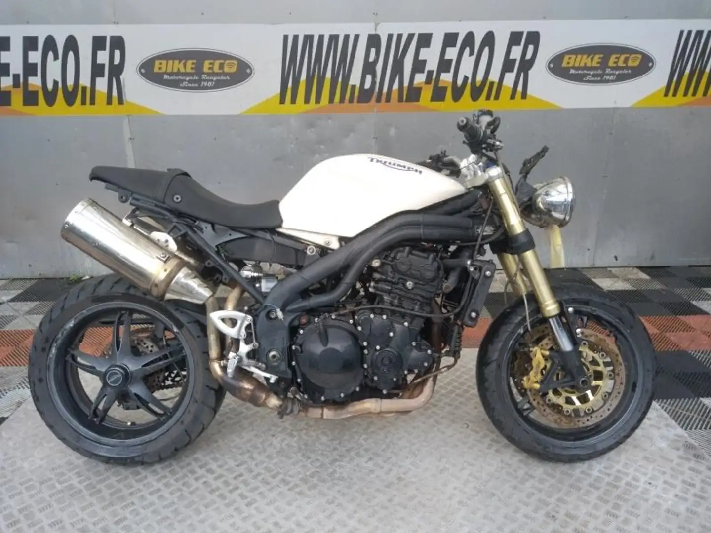 Triumph Speed Triple 1050 Alb - 1