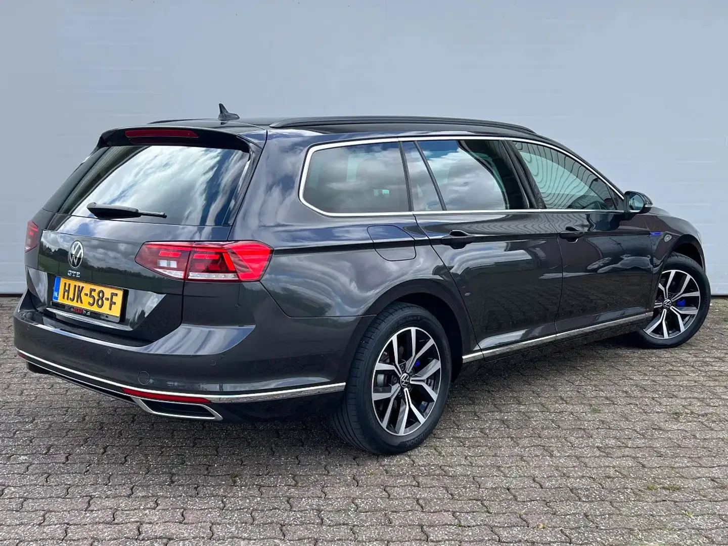 Volkswagen Passat Variant 1.4 PHEV GTE, Highline, Virtual, Leder, 1e eigenaa Grijs - 2