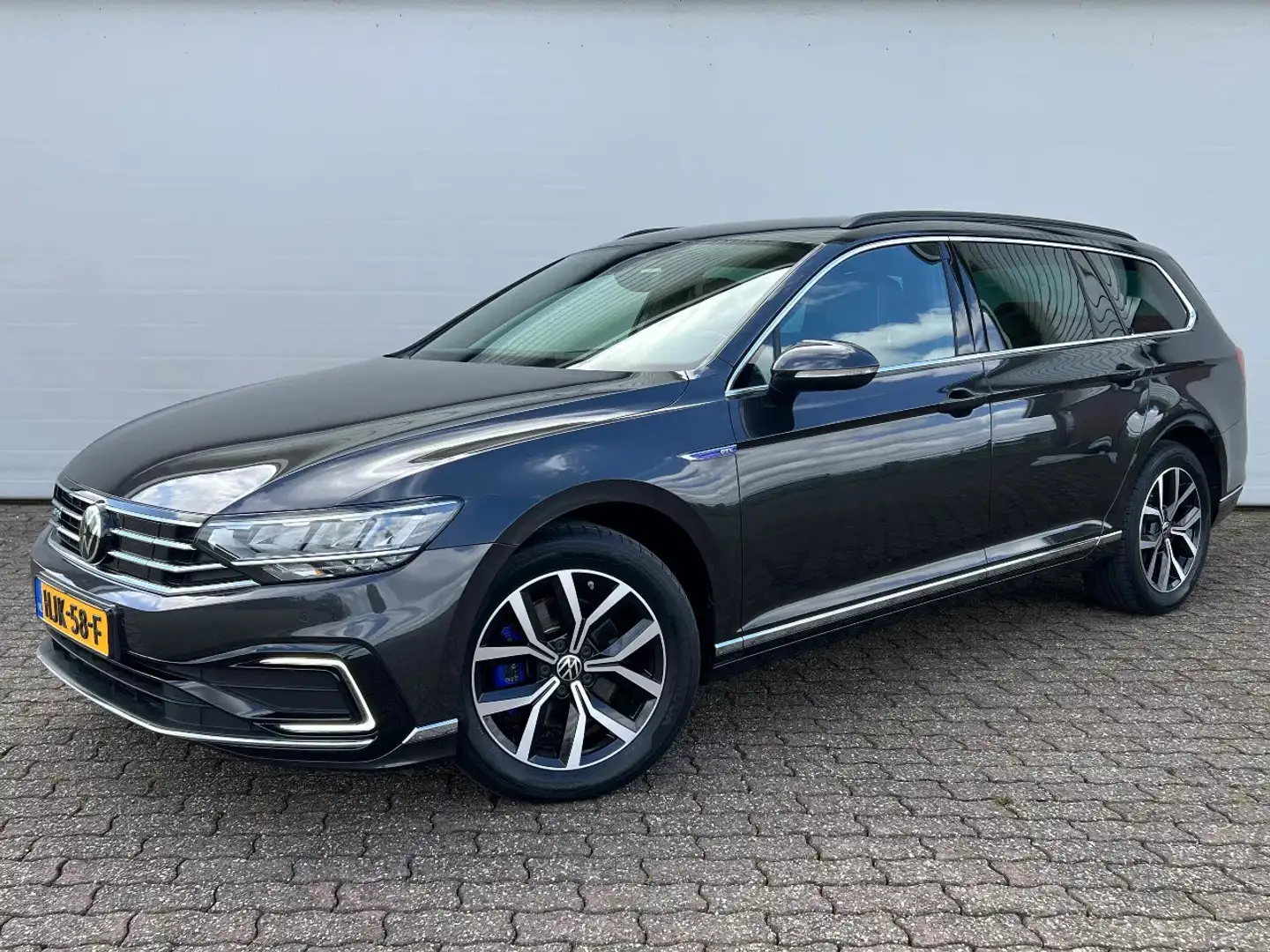 Volkswagen Passat Variant 1.4 PHEV GTE, Highline, Virtual, Leder, 1e eigenaa Grijs - 1