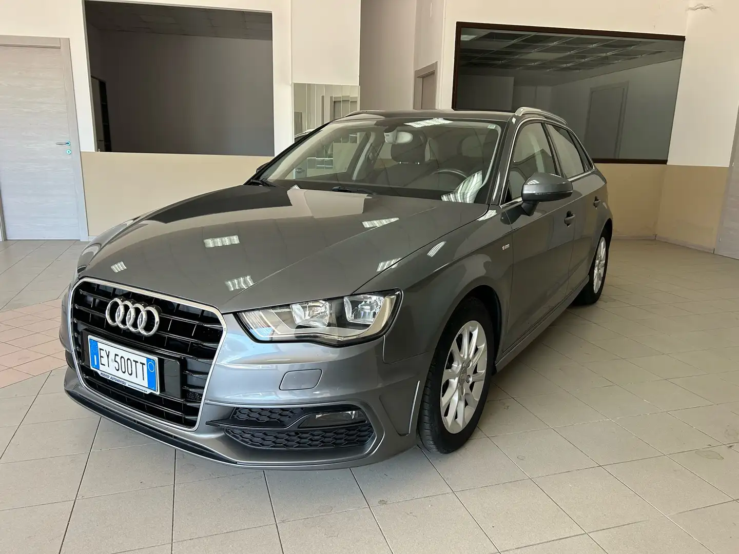 Audi A3 5p 1.6 Tdi 110 cv s-line - 2