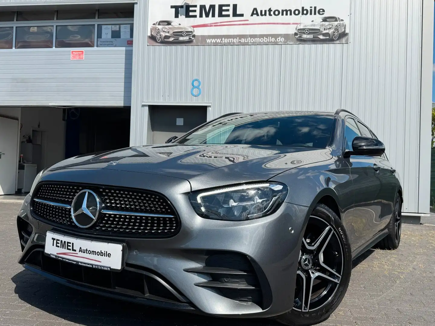 Mercedes-Benz E 220 d T AMG Night MBUX LEDER Grau - 1