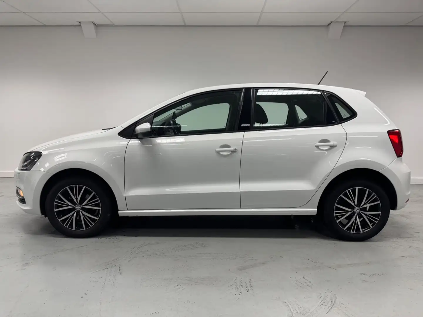 Volkswagen Polo 1.0 75-PK / BlUEMOTION / HIGH-LINE / BLACK-WHEELS Wit - 2