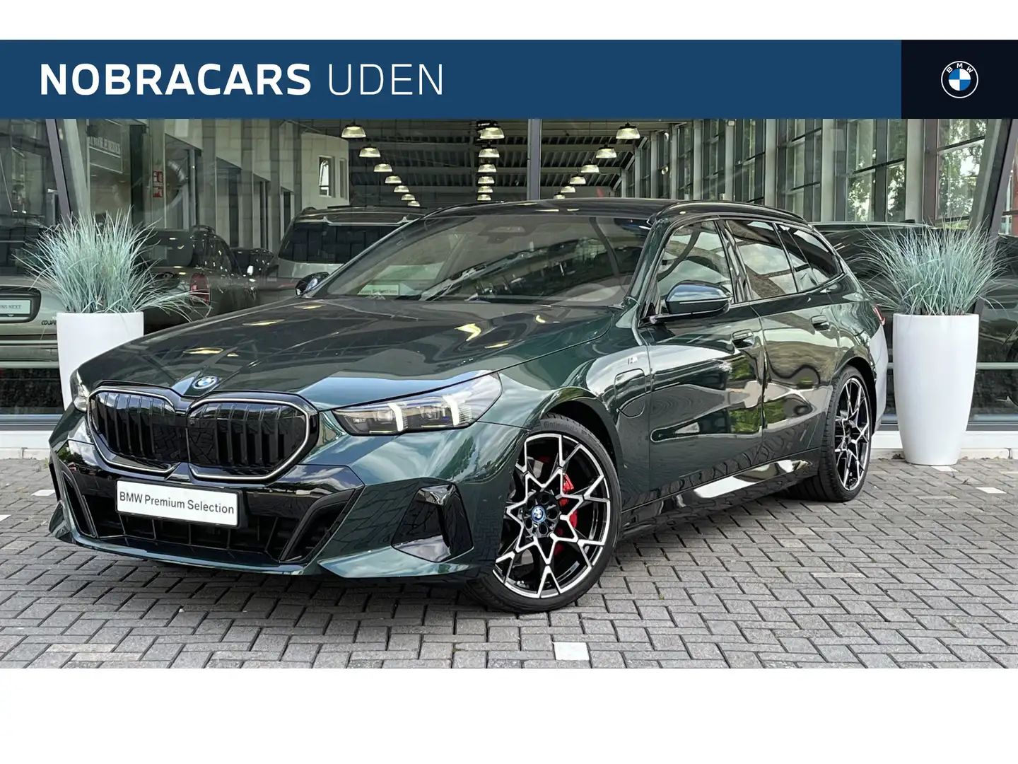BMW 550 5 Serie Touring 550e xDrive M Sport Automaat / Pan Groen - 1