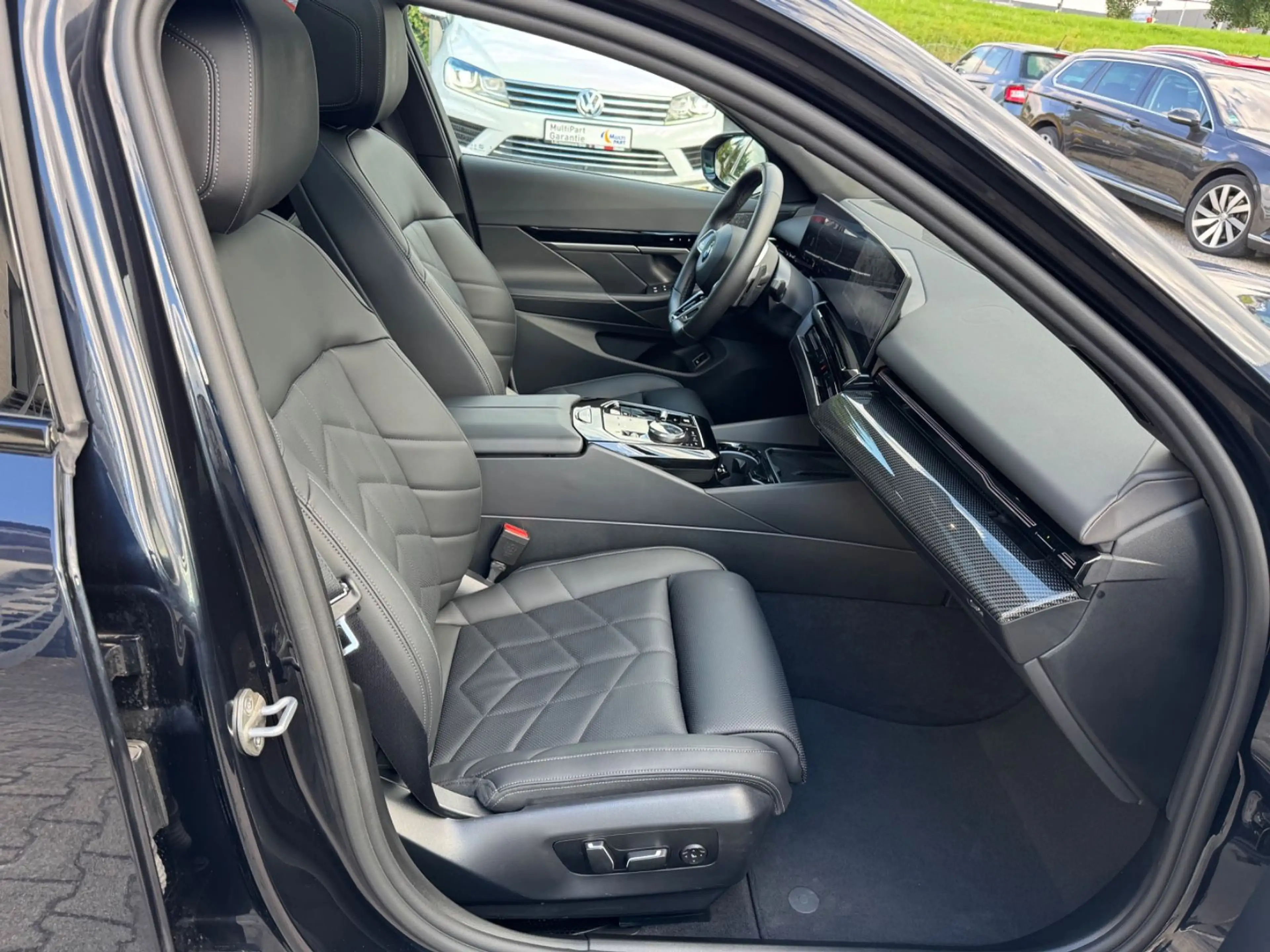 BMW 520 d A/M Paket/Panorama/AHK/Head-Up/360 Kamera — photo 13
