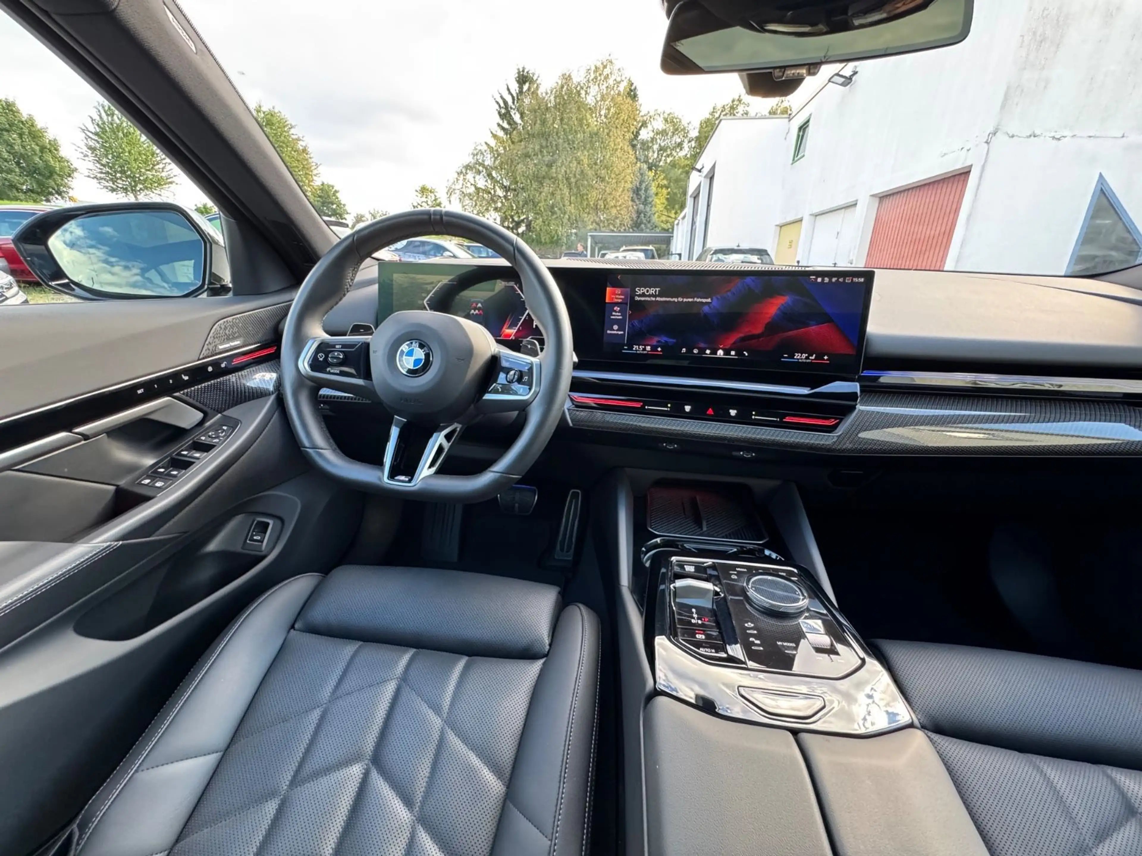 BMW 520 d A/M Paket/Panorama/AHK/Head-Up/360 Kamera — photo 7