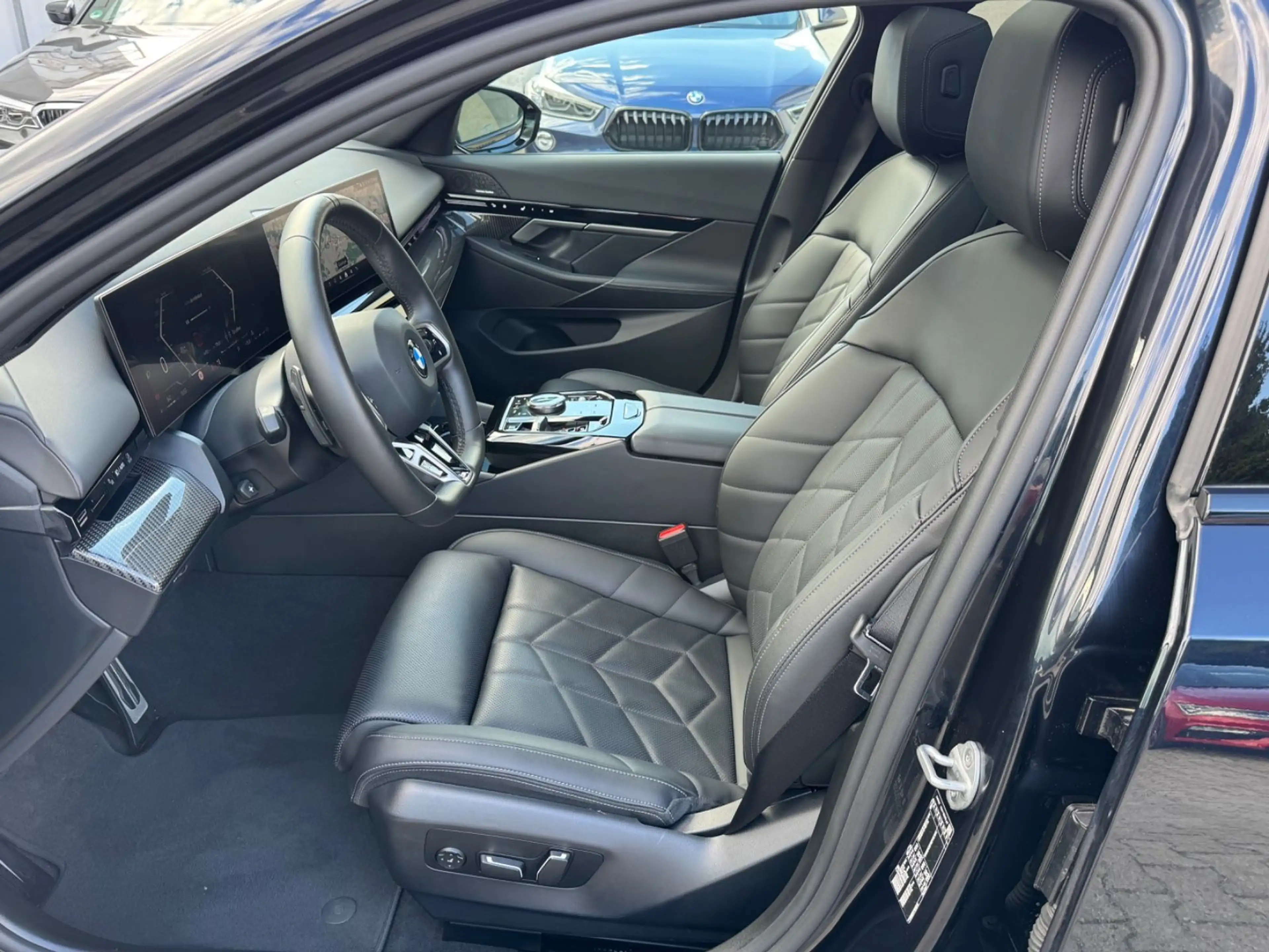 BMW 520 d A/M Paket/Panorama/AHK/Head-Up/360 Kamera — photo 5