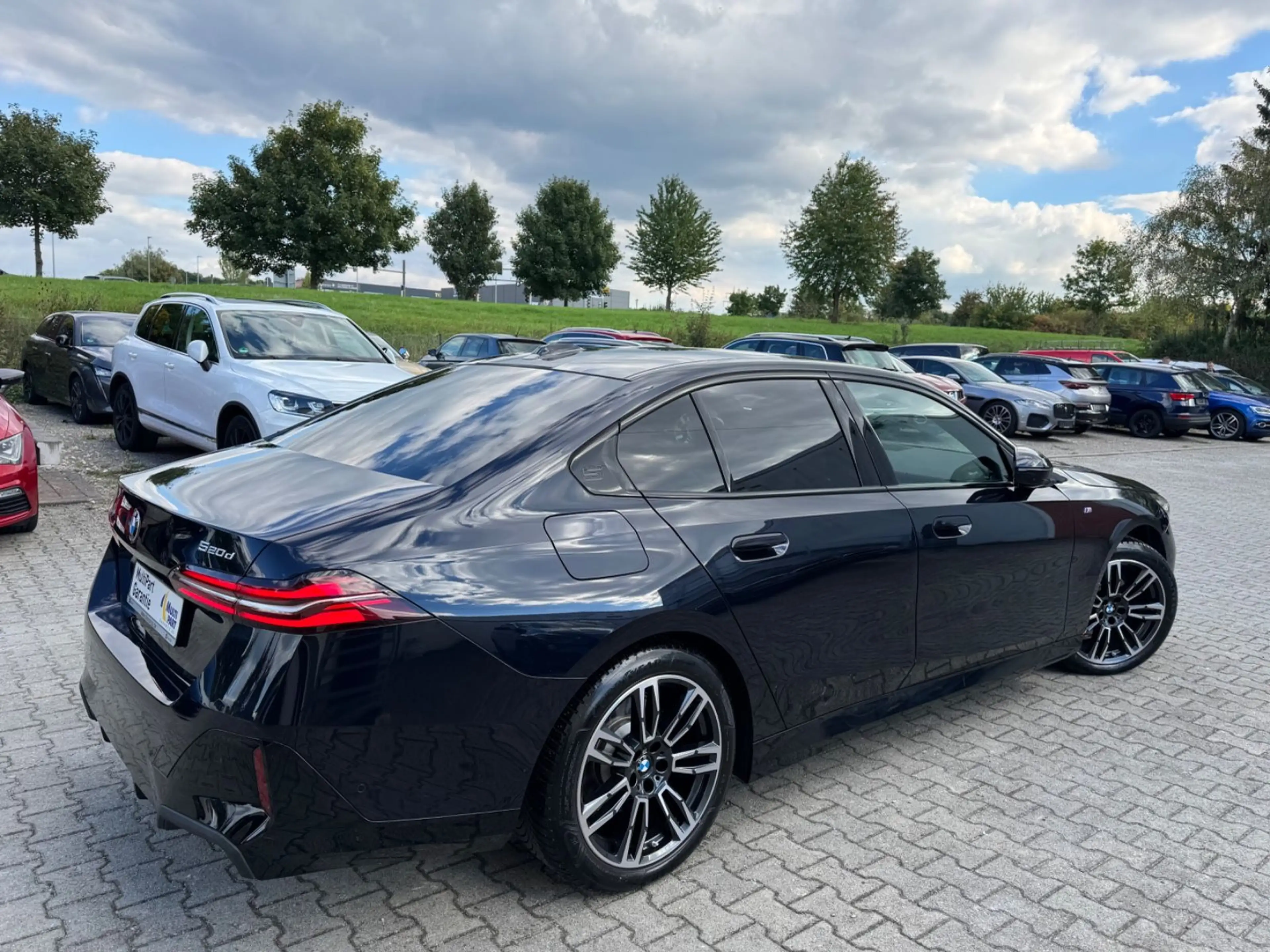 BMW 520 d A/M Paket/Panorama/AHK/Head-Up/360 Kamera — photo 2