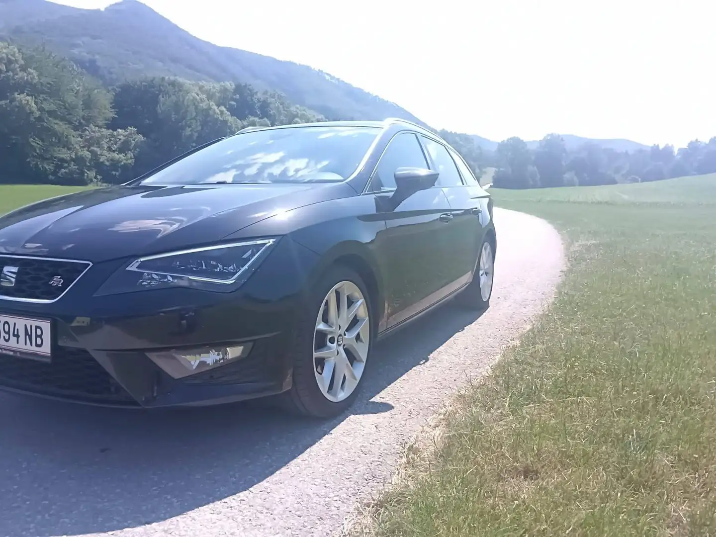SEAT Leon Leon ST FR 2,0 TDI 150PS - Allrad, Sportfahrwerk, SHZ, AHK (abnehmbar) - guter Zustand: laufend investiert! Schwarz - 2