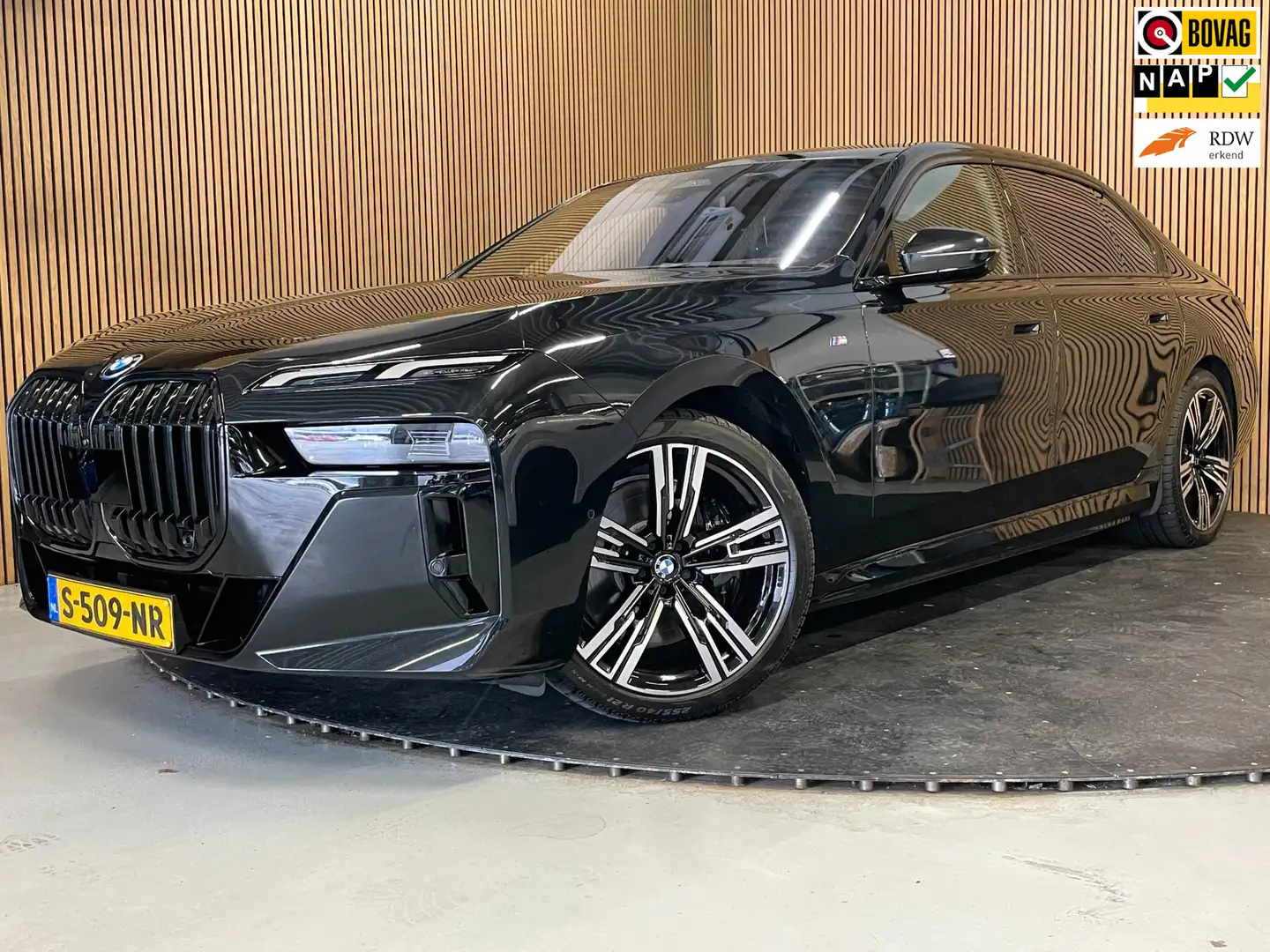 BMW I7