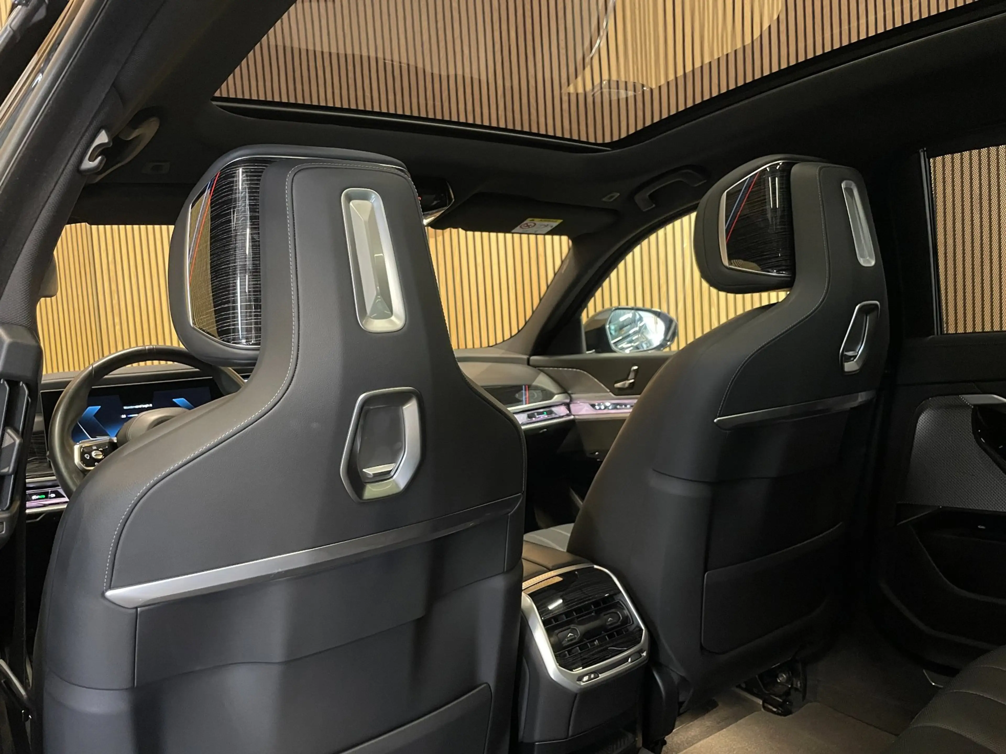 BMW i7 XDrive60 106 kWh|M-SPORT|96% SOH|BLACK EDITION|FUL — photo 9