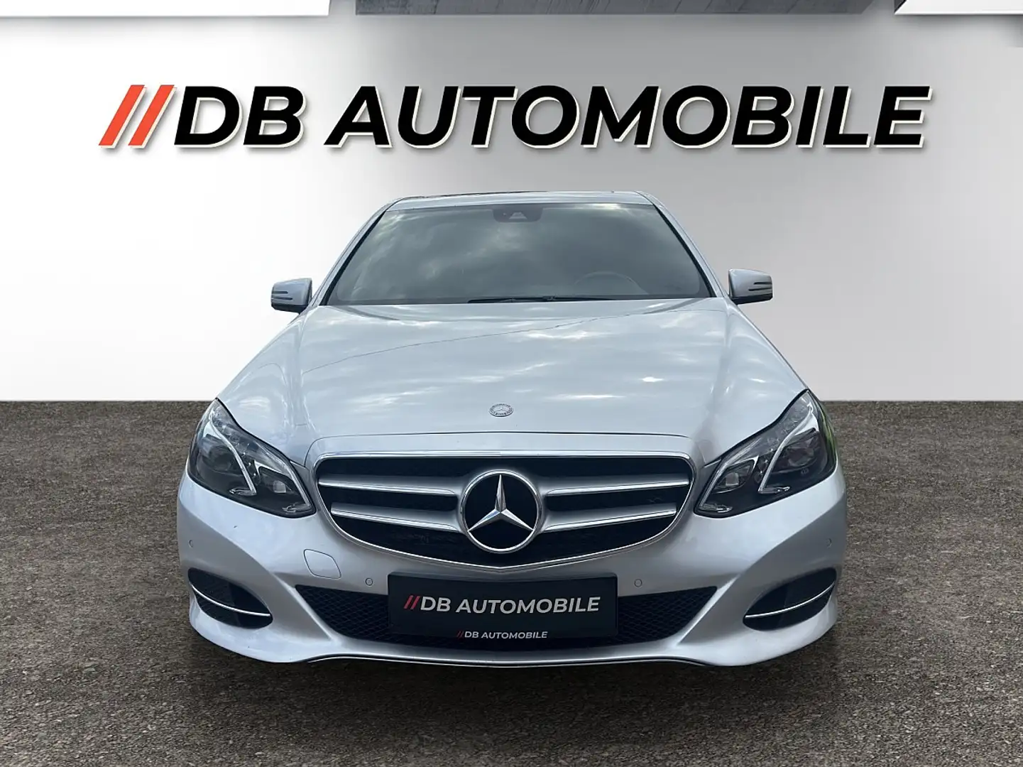 Mercedes-Benz E 220 CDI Avantgarde Plus Aut. Gris - 2